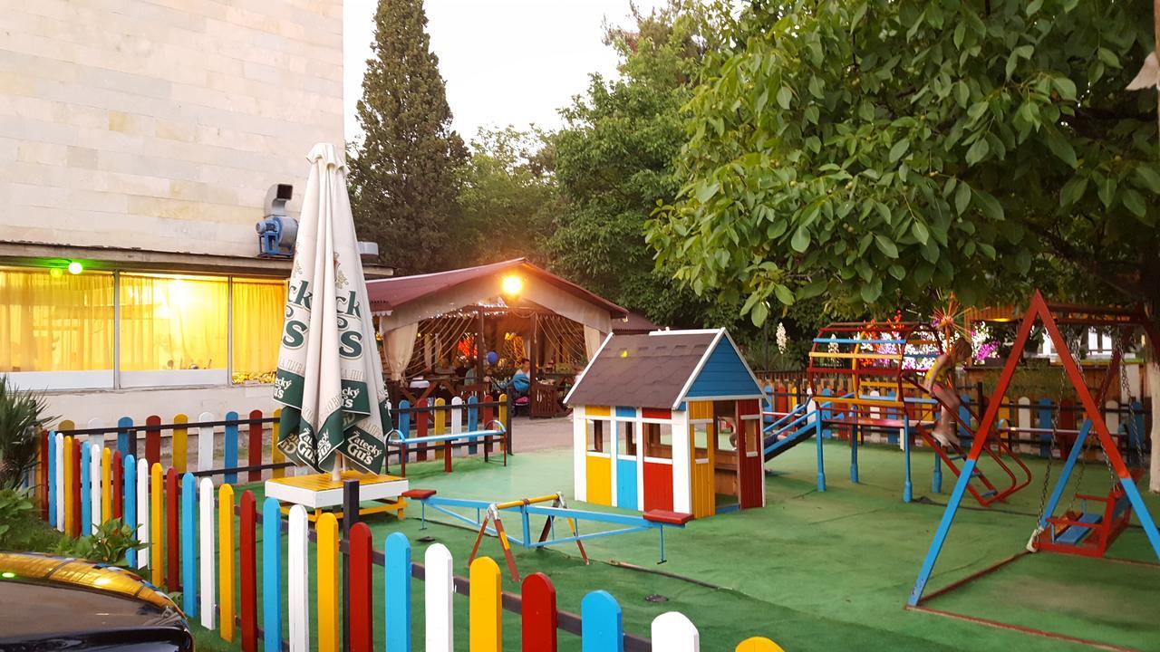 U Iriny Hotel Піцунда Екстер'єр фото